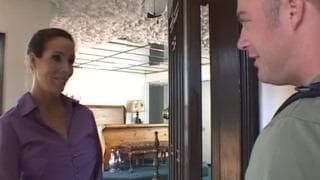 Morena a la que le encanta el cunnilingus y el sexo