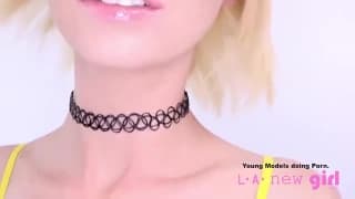 Con estos ojos veres esta rubia se gana una follada espectacular