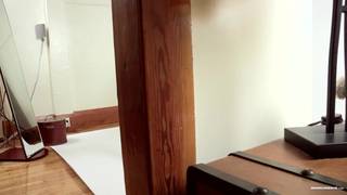 Brad se masturbará de una manera muy sabrosa