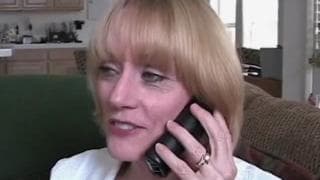 Una madura ha invitado a un chico para un polvo duro