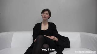 Anna se pone a mamar en el casting porno