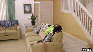 Dallas Diamondz abre su coño para disfrutar