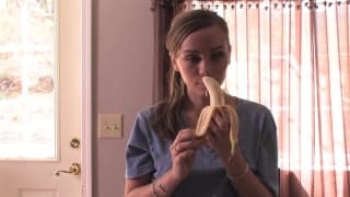 Una banana le recuerda a Capri Anderson lo que le gusta Una banana le recuerda a Capri Anderson lo que le gusta