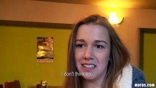 Ella va a chupar y tomar la polla con palcer