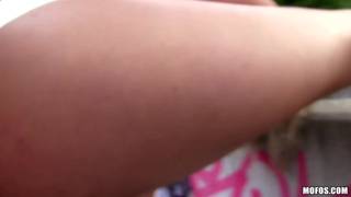 Lo mejor de esta rubia es su coñito bello