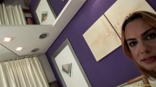 A Bianca Andrade le gusta saborear el pene