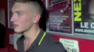 Chico hetero prueba el sexo oral con un gay