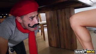 Juan se quiere follar a su maestra como sea