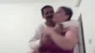 Esta gorda quiere que su negro la complazca