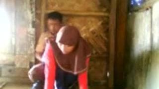 Pareja de jóvenes árabes intentando follarse