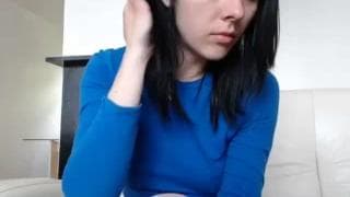 Una puta se mete un consoldar por el culo.