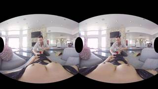 Ella se hace un cunnilingus por el día de San Valentín