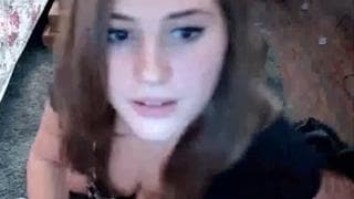 Linda y pechugona en un solo para nosotros.