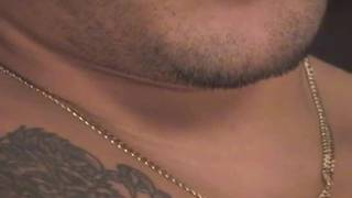 Joe Strong es un tío fuerte que se masturba