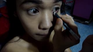 La paja de una transexual asiática en casa