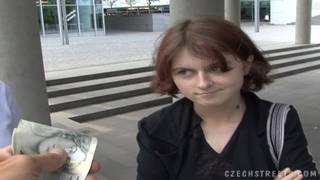 Pillan a una morena por unos cuantos billetes américanos