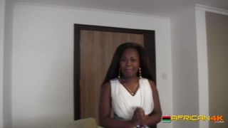 Mujer negra con gran culo es follada en POV de casting