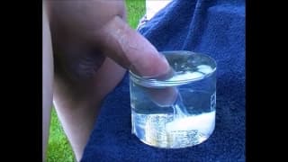 Se pajean y se corren en un vaso de agua