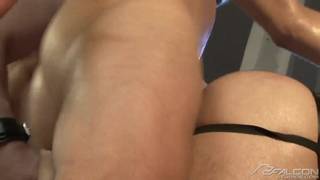 Derrek Diamond follado por sus propios amigos