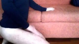 Vaya sorpresa lo que el tipo trae debajo