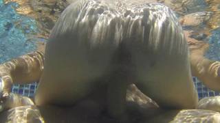 La actriz porno Natalie Heart practica sexo en el jacuzzi