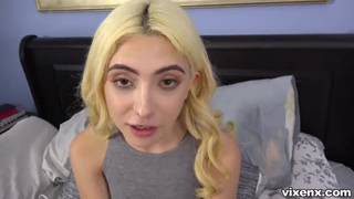 Jane adora la larga polla de su compañero de piso