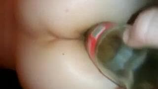 Con una bottella alcanza el placer sola