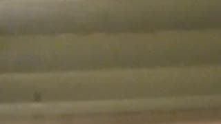 Espían a esta chica tocándose y cambiándose