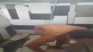 Anita está siendo grabada por un espía