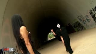 Ella le ofrece su culo para que se le ponga dura