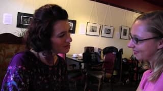 Orgasmo lésbico usando un juguete sexual perfecto