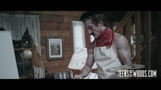 Gina valentina es una jovencita que quiere follar en el bosque