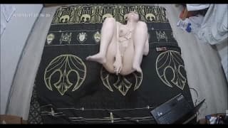 Nina es una bella rusa que se toca muy rico