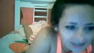 Se queda en casa para acariciarse a solas