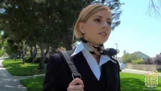 Los juguetes sexuales son obviamente lo que a ella le gusta más