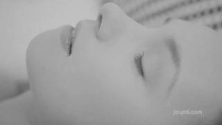 Qué divino folla Taylor Sands en el sofá