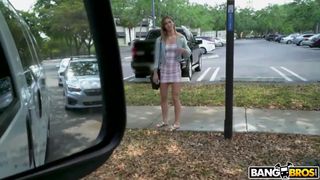 Se la folla en el coche durante el paseo