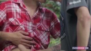 Jovencitos calientes gays se maman la polla mutuamente Jovencitos calientes gays se maman la polla mutuamente