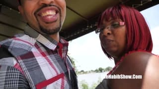 Esta negra gorda sólo quiere que se la follen