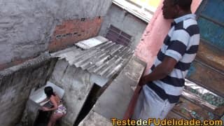 Espía a su vecina y le dan ganas de cogerla Espía a su vecina y le dan ganas de cogerla