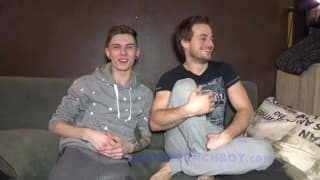 Una entre vista a dos jóvenes gays enamorados