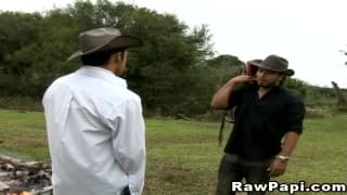 Sexo al air libre entre dos vaqueros gays