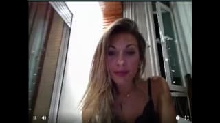 Rubia madura aficionada nos regala este show de webcam caliente Rubia madura aficionada nos regala este show de webcam caliente