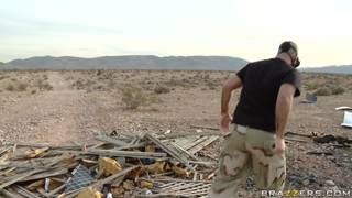 Courtney Cummz consigue su coño salvado por Sins