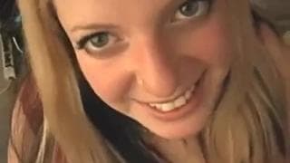 Se ve muy sexy esta rubia en un vídeo amateur Se ve muy sexy esta rubia en un vídeo amateur
