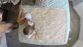 Rebel Lynn es una flaca sorprende a su hermano que se masturba