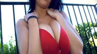 Dillion Harper es pequeña pero tiene grandes tetas redondas