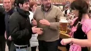 Una fiesta de sexo en el Oktoberfest para esta perra bonita Una fiesta de sexo en el Oktoberfest para esta perra bonita