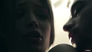 Alyssa Branch echa un polvo en el almacén