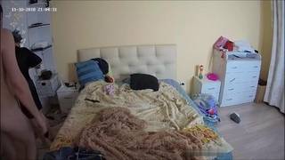 Han dejado la cámara encendida grabando el mejor porno familiar